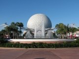 Spaceship_Earth_and_Future_World_courtyard_2